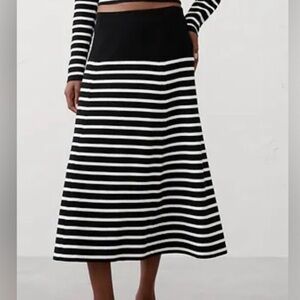 New with tag , Banana Republic mid skirt